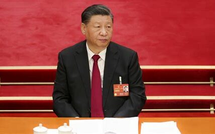 Xi Jinping celebra logros de China en tecnología y economía, reafirma compromiso con la innovación y destaca la fortaleza nacional ante desafíos externos.