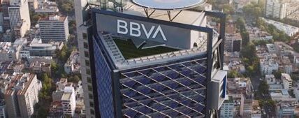 BBVA México otorga crédito de $106.9 millones a Walton Street Capital para renovar propiedades industriales, fortaleciendo el sector inmobiliario y la economía post-pandemia en México.