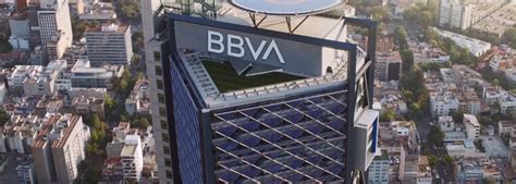 BBVA México otorga crédito de $106.9 millones a Walton Street Capital para renovar propiedades industriales, fortaleciendo el sector inmobiliario y la economía post-pandemia en México.