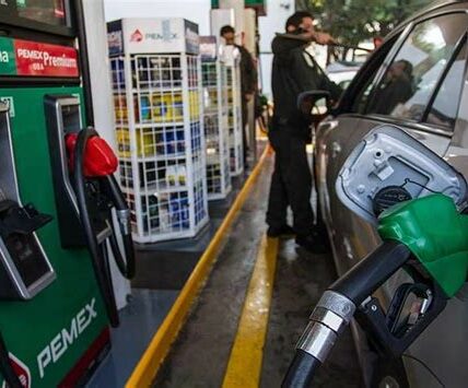 A partir de octubre de 2024, los precios de gasolinas y diésel en México subirán significativamente debido a la eliminación de subsidios fiscales, impactando diversos sectores económicos.