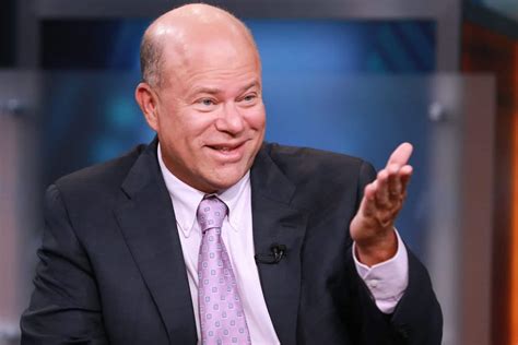 David Tepper apuesta por China invirtiendo en acciones tecnológicas, bonos gubernamentales y empresas industriales, confiando en la recuperación económica a pesar de las incertidumbres globales.