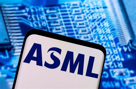 ASML enfrenta desafíos pero sigue creciendo, una oportunidad para invertir en el sector tecnológico. Monitorea su capacidad de innovación para aprovechar el potencial a largo plazo.