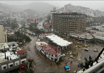 Acapulco se levanta tras el huracán Otis con inversión en infraestructuras, apoyo a Pymes y promoción turística para revitalizar su economía y atraer visitantes.