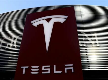 Tesla e IBM suben mientras Whirlpool enfrenta desafíos; el mercado refleja tanto optimismo como cautela ante resultados recientes.