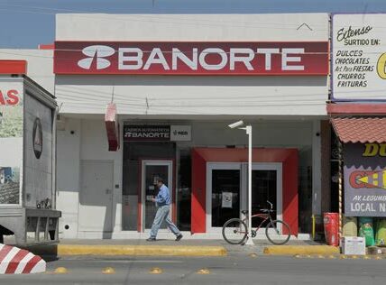 Banorte implementa ajustes estratégicos anticipando la reforma judicial, reforzando el cumplimiento y diversificando su portafolio para mitigar riesgos futuros en el sector financiero mexicano.