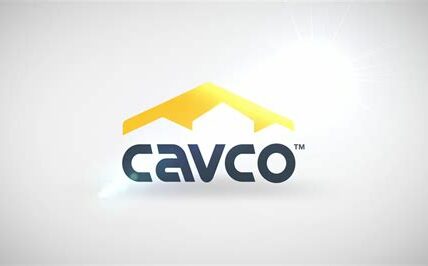 Cavco Industries impulsa la vivienda asequible en EE.UU., registrando un crecimiento del 17% en ventas y expandiendo su capacidad de producción.