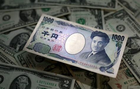 La estabilidad política en Japón no aumenta tasas de interés; el yen cae frente al dólar, atrapado en política ultraacomodaticia del Banco de Japón.