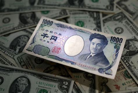 La estabilidad política en Japón no aumenta tasas de interés; el yen cae frente al dólar, atrapado en política ultraacomodaticia del Banco de Japón.