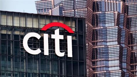 Citigroup enfrenta presiones internas y externas que generan incertidumbre en el sector financiero; su futuro es crítico para la estabilidad bancaria a largo plazo.