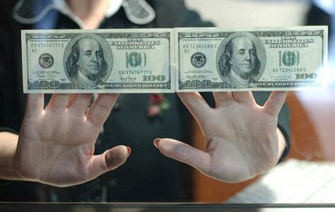 El futuro del dólar pende de los datos de inflación; el ojo está puesto en las decisiones de la Reserva Federal y su impacto económico.