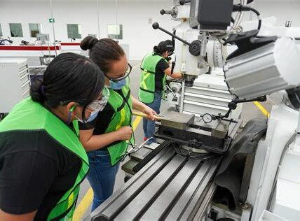 Septiembre muestra el menor crecimiento en empleo formal en una década, pese a signos de recuperación económica en México durante 2023. La estabilidad sigue siendo un reto clave.