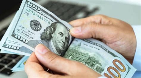 El dólar se fortalece post-elecciones, pero UBS alerta sobre riesgos comerciales y cambios monetarios. La vigilancia económica es clave para su futuro.