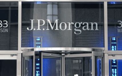 JPMorgan Chase supera expectativas con un aumento del 8% en ingresos y 6% en ganancias, reflejando su sólida estrategia en un entorno desafiante.