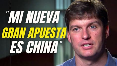 Michael Burry apuesta fuerte por China, buscando oportunidades en sectores tecnológicos y emergentes, a pesar de los riesgos regulatorios y políticos.