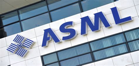 ASML enfrenta desafíos, pero su liderazgo en tecnología de chips ofrece oportunidades para inversores en un sector crucial que sigue en crecimiento.