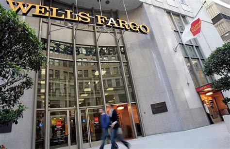 Wells Fargo enfrenta altibajos financieros, pero su enfoque en la transformación digital y estrategias de eficiencia promete posibilidades de crecimiento a fin de año.