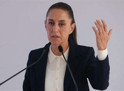 Claudia Sheinbaum deberá generar confianza en inversionistas abordando políticas fiscales responsables, diversificación económica y fortalecimiento del Estado de derecho para un crecimiento sostenible en México.