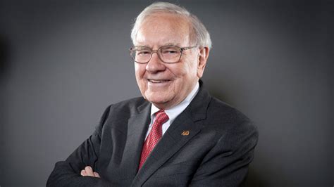 Apple se destaca en el portafolio de Buffett gracias a su crecimiento constante y sólido; su lealtad de clientes y diversificación la hacen una inversión atractiva.