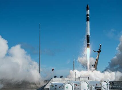 ¿Rocket Lab podrá mantener su ascenso y alcanzar la rentabilidad? Descubre sus desafíos y el potencial del mercado aeroespacial.