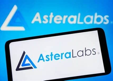 Astera Labs sorprende al mercado con un incremento del 40% en ingresos y un alza del 50% en ganancias, impulsando sus acciones al alza.