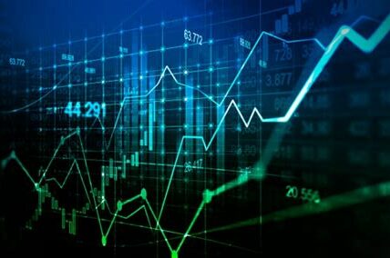 Berkshire Hathaway sorprende al superar expectativas con ingresos operativos y ganancias netas impresionantes, destacando su solidez operativa y una renovada estrategia de inversión a largo plazo.