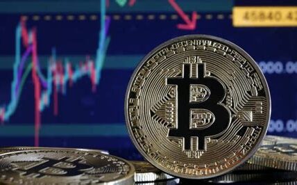 Bitcoin alcanza máximos históricos, impulsado por elecciones en EE. UU. Inversores ven a la criptomoneda como refugio seguro ante incertidumbres políticas y económicas.