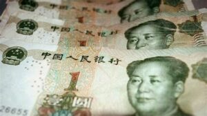 Debilidad del yuan sacude divisas en Asia