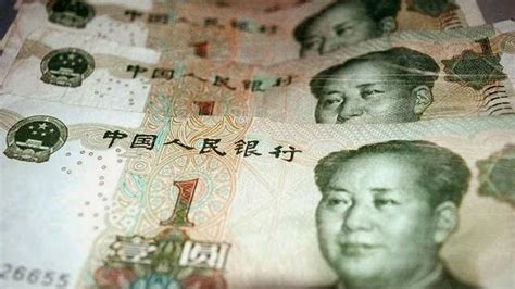 La debilidad del yuan en Asia refleja tensiones comerciales y geopolíticas, impactando también otras divisas regionales. Los aranceles de Trump aumentan la presión económica global.