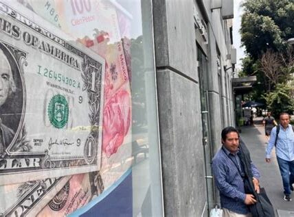 El dólar y Bitcoin se fortalecen tras indicios políticos en EE.UU., capturando la atención de inversores en un entorno de incertidumbre.