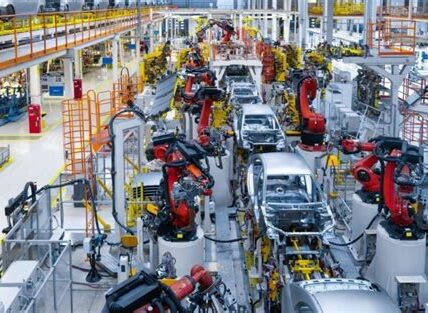 La gigafábrica de Tesla en México promete empleo, infraestructura y avances tecnológicos, fortaleciendo la industria manufacturera local en un entorno económico global interconectado.