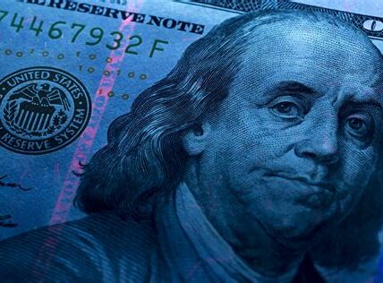 El dólar sigue fortaleciéndose gracias a la política monetaria de la Reserva Federal y tensiones geopolíticas. Morgan Stanley prevé que su racha alcista continuará.