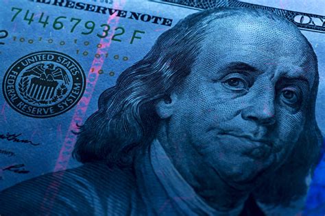 El dólar sigue fortaleciéndose gracias a la política monetaria de la Reserva Federal y tensiones geopolíticas. Morgan Stanley prevé que su racha alcista continuará.