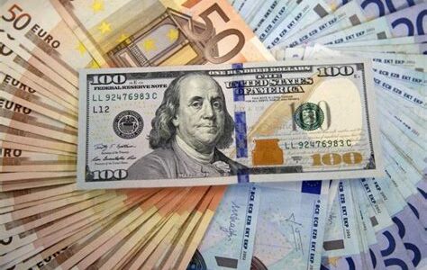 El dólar resalta por su fortaleza, empujado por datos sólidos en EE.UU., mientras el euro sufre por una economía europea debilitada.