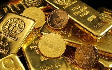 El oro desafía al dólar fuerte, manteniéndose como refugio seguro ante la incertidumbre económica y la volatilidad de los mercados.