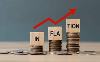 Inversionistas esperan datos de inflación en EE. UU., anticipando posibles ajustes de tasas. El dólar se mantiene estable frente a monedas clave.