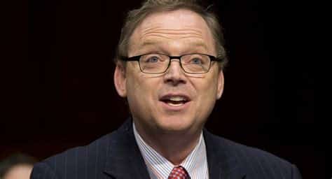 Kevin Hassett regresa al Consejo Económico Nacional, señalando continuidad en políticas económicas pro-crecimiento de Trump para las elecciones de 2024 en EE.UU.