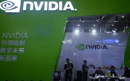 Acciones de Tesla y Nvidia suben gracias a innovaciones tecnológicas; Robinhood cae por ingresos bajos. Liberty Energy aumenta ligeramente tras alianzas estratégicas. Mantente informado.