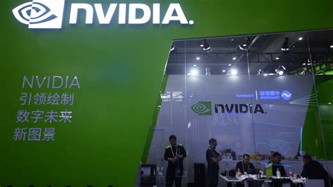 Acciones de Tesla y Nvidia suben gracias a innovaciones tecnológicas; Robinhood cae por ingresos bajos. Liberty Energy aumenta ligeramente tras alianzas estratégicas. Mantente informado.