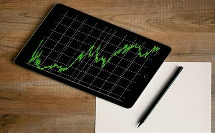 MicroStrategy y Applied Materials impulsan el mercado con estrategias audaces en Bitcoin y semiconductores, reflejando el poder de la innovación y la demanda tecnológica.