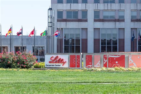 Eli Lilly ofrece una oportunidad de compra atractiva tras la caída de sus acciones, con perspectivas sólidas de recuperación y crecimiento hacia 2025.