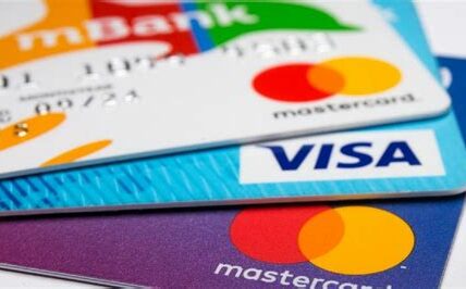 Senadores cuestionan a Visa y Mastercard sobre el impacto de las crecientes tarifas de transacción en minoristas y consumidores. Urgen medidas regulatorias para proteger el mercado.