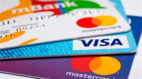 Senadores cuestionan a Visa y Mastercard sobre el impacto de las crecientes tarifas de transacción en minoristas y consumidores. Urgen medidas regulatorias para proteger el mercado.