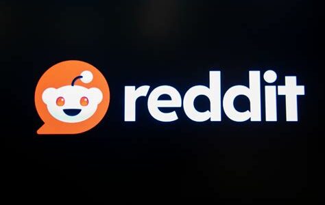 Las acciones de Reddit y Super Micro suben, mientras Intuit enfrenta caídas; el mercado tecnológico continúa atrayendo la atención con su volatilidad.