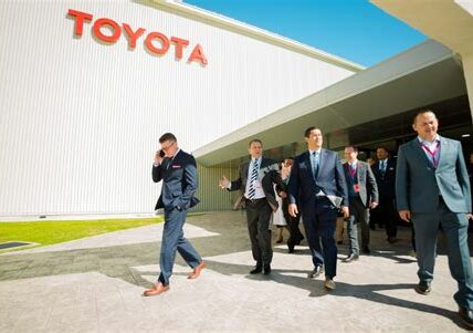 Toyota invierte $1,450 millones en Guanajuato, potenciando la producción de Tacoma y creando 600 empleos directos, fortaleciendo la industria automotriz en México.