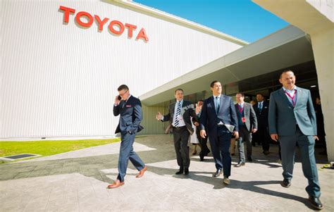 Toyota invierte $1,450 millones en Guanajuato, potenciando la producción de Tacoma y creando 600 empleos directos, fortaleciendo la industria automotriz en México.