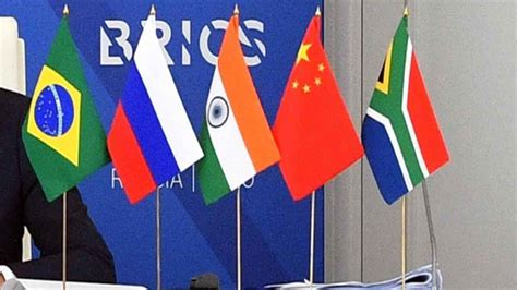 BRICS desarrolla un sistema de pago independiente para reducir la dependencia de Occidente y enfrentar amenazas políticas, reforzando su autonomía financiera.