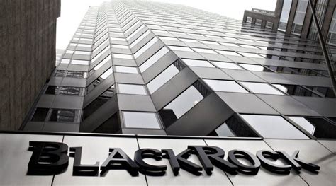 BlackRock fortalece su posición en el crédito privado con la compra de HPS, buscando rendimientos más altos en un entorno de tasas bajas.