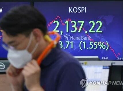 La caída del KOSPI refleja la incertidumbre económica en Corea del Sur tras la ley marcial, dejando a inversores en alerta máxima.