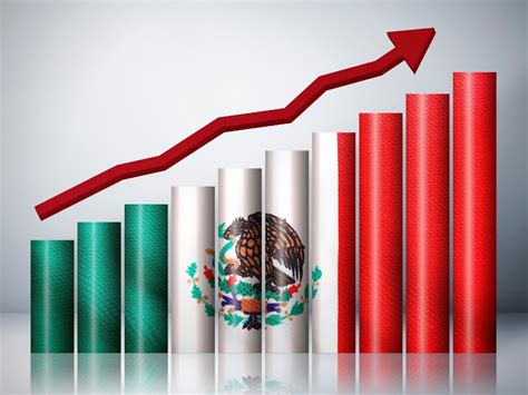 La economía informal en México crece más rápido que el PIB, reflejando carencias del sector formal en absorber mano de obra y desafiando estrategias gubernamentales.