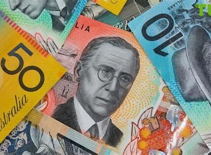 El dólar australiano cae al mínimo en cuatro meses, impulsado por un PIB débil y especulaciones sobre un recorte de tasas de interés en Australia.